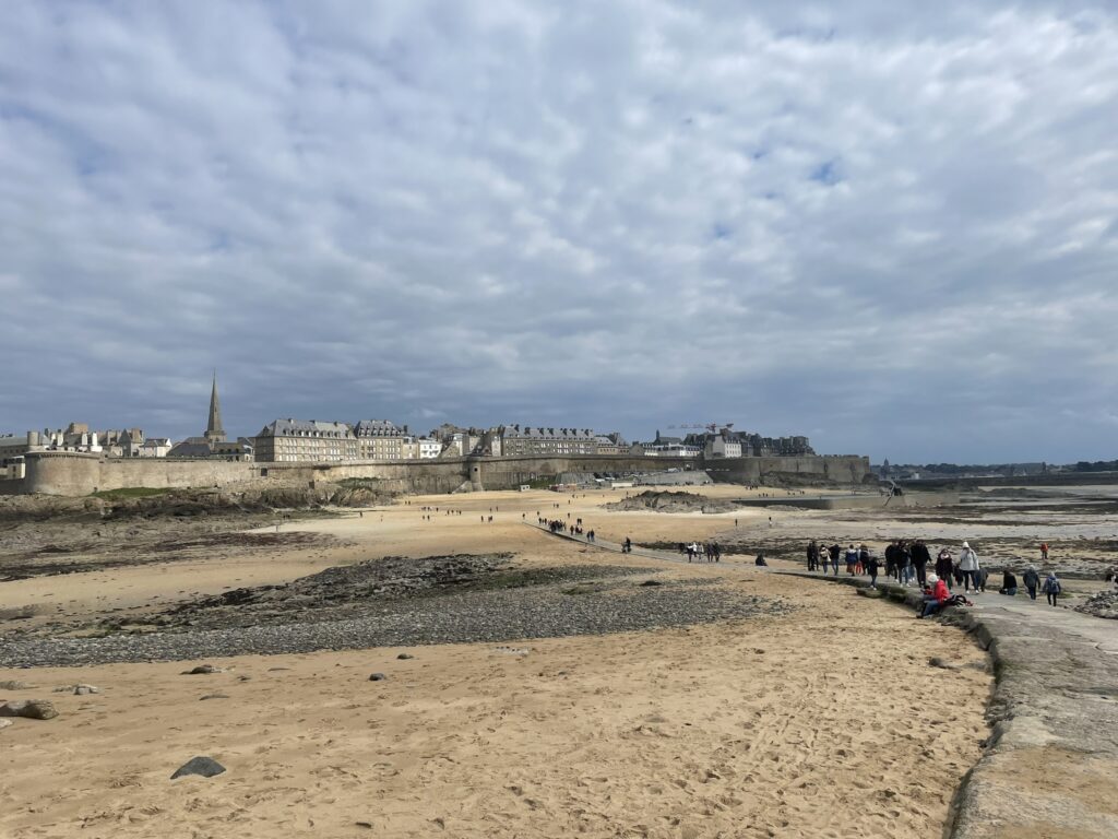 saint-malo with kids_beach2_the knowledge nuggets