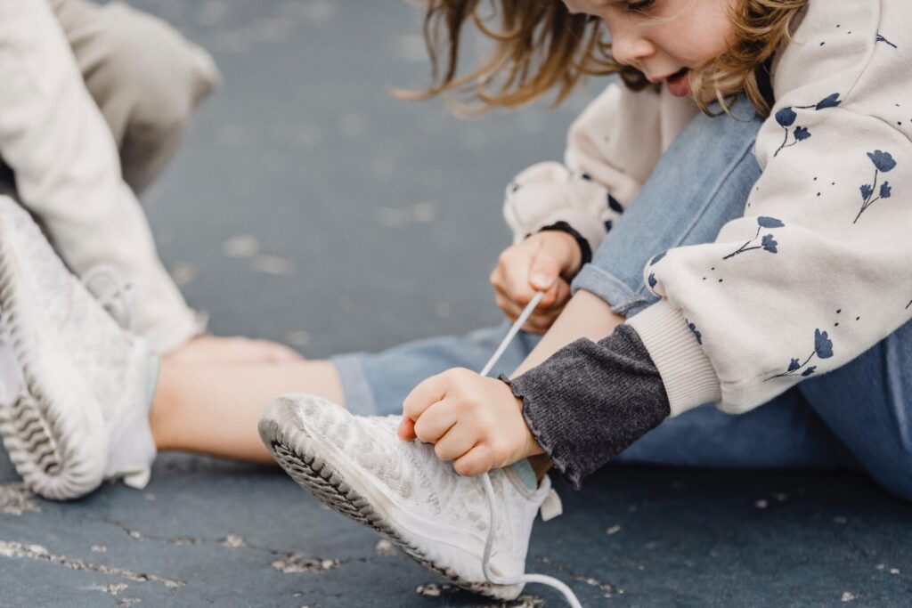 kids independently tying shoelaces
