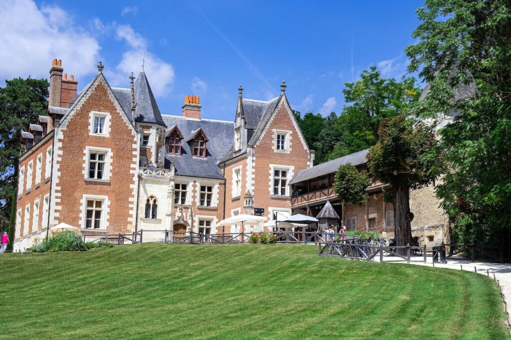 loire castles with kids-clos luce-the knowledge nuggets
