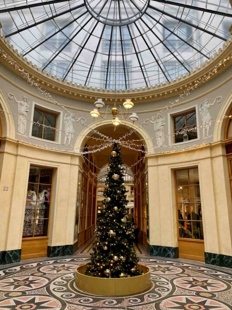 galerie vivienne_christmas tree_the knowledge nuggets