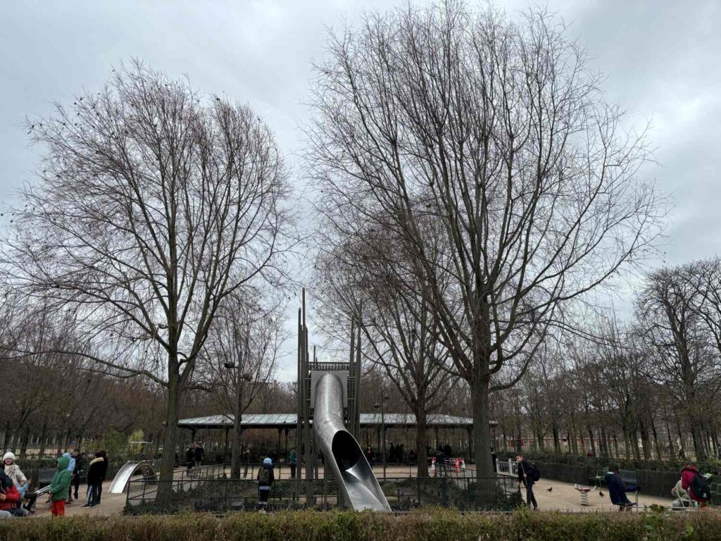 jardin de tuileries_playground in paris_the knowledge nuggets