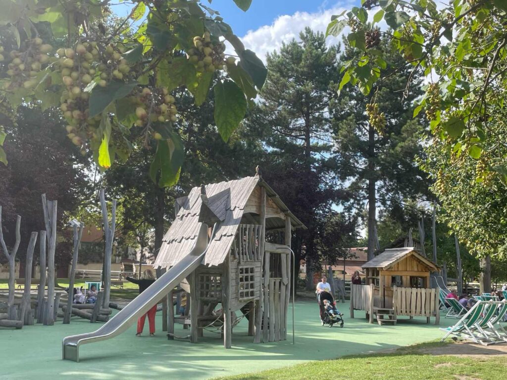 playground at jardin d'acclimatation_slide_the knowledge nuggets