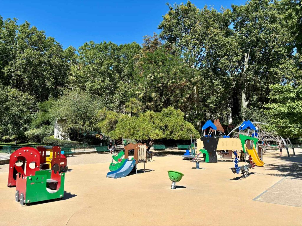 playgrounds in paris_parc monceau_the knowledge nuggets