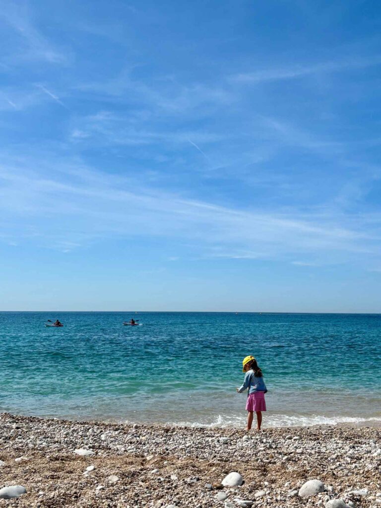 Cassis-with-kids-beach-kayak-the-Knowledge-Nuggets