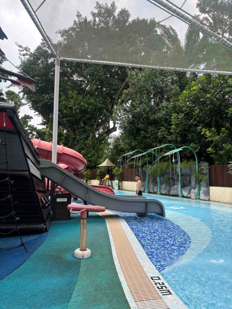 family friendly hotels in singapore - splash pool - the knowledge nuggets