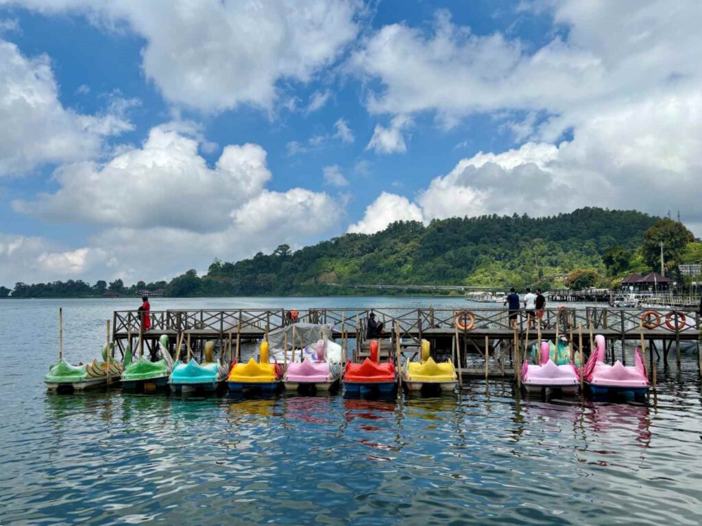 bali with kids_lake beratan boats_the knowledge nuggets