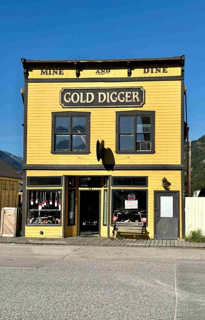 skagway with kids_town walk_theknowledgenuggets