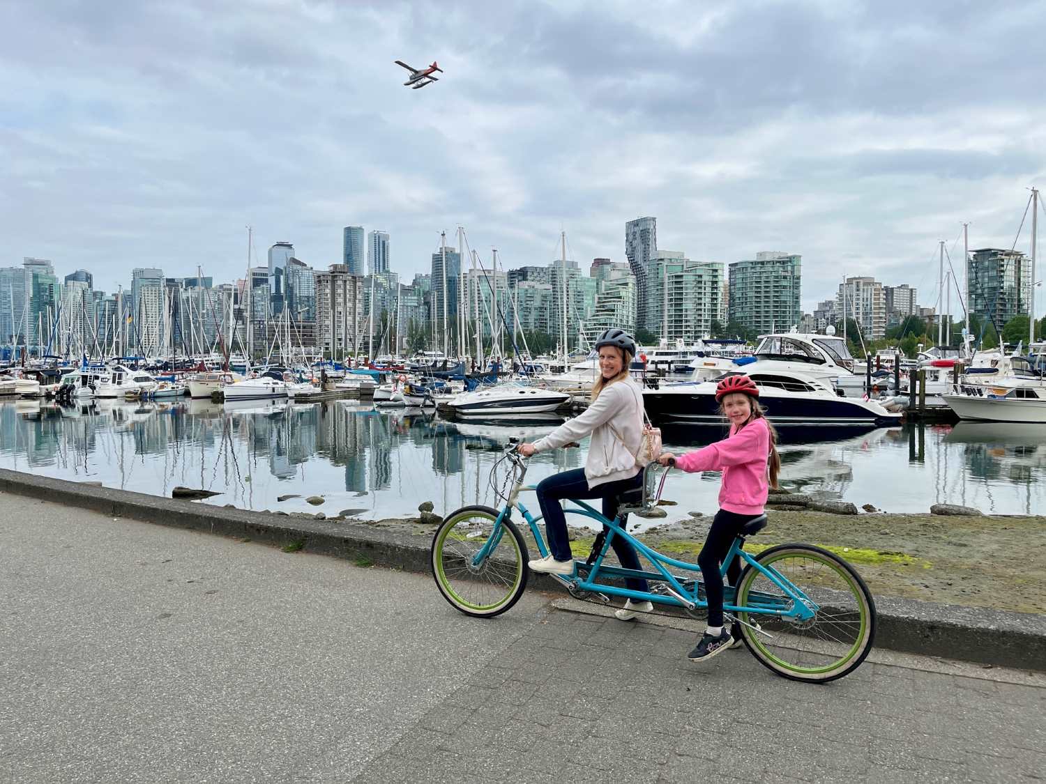 vancouver with kids_cycling in stanley park_the knowledge nuggets