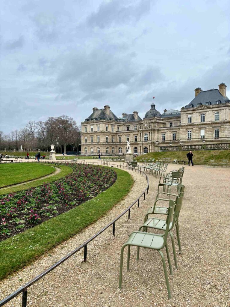 Luxembourg Gardens with kids_green chairs_the knowledge nuggets