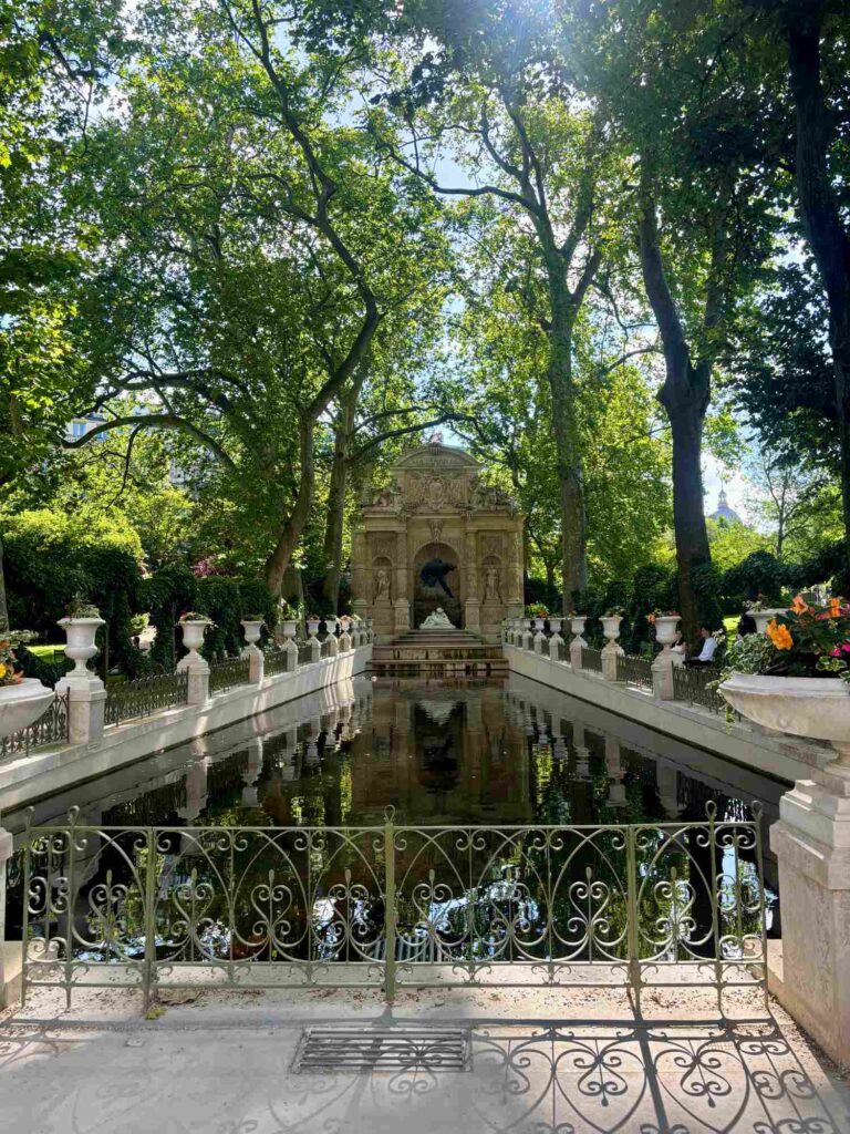 Luxembourg Gardens with kids_medici fountain_the knowledge nuggets