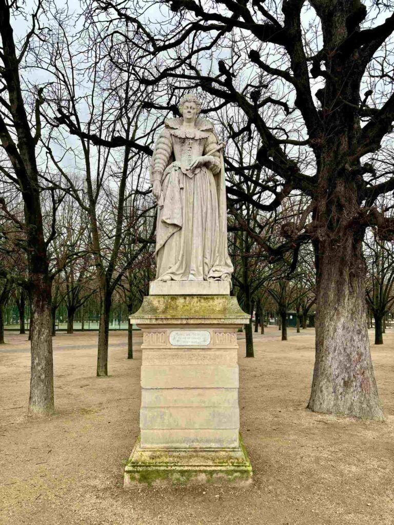 luxembourg gardens_statues_the knowledge nuggets