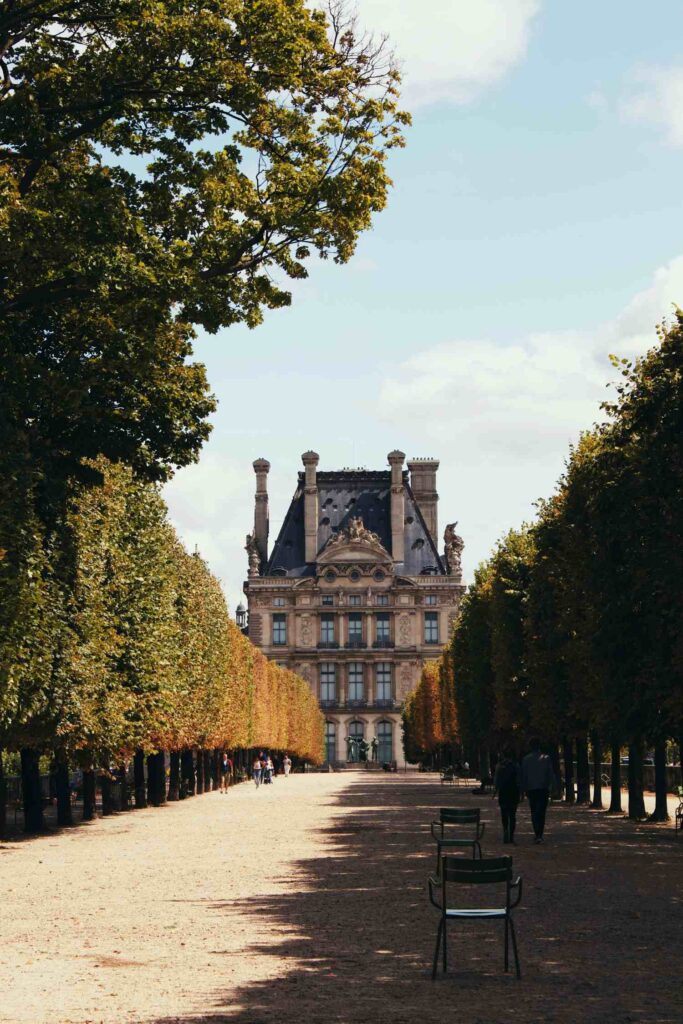 Tuileries gardens_walk_the knowledge nuggets