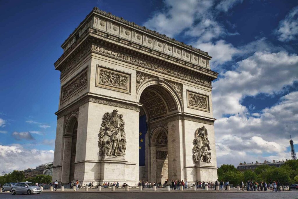 arc de triomphe with kids_the knowledge nuggets