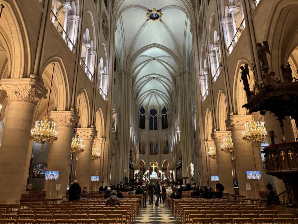 inside notre dame cathedral_the knowledge nuggets