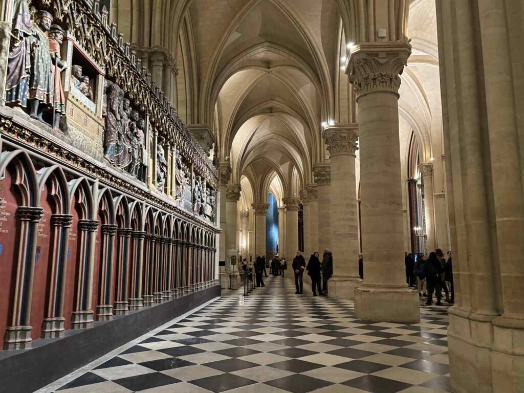 inside notre dame cathedral_visitors_the knowledge nuggets