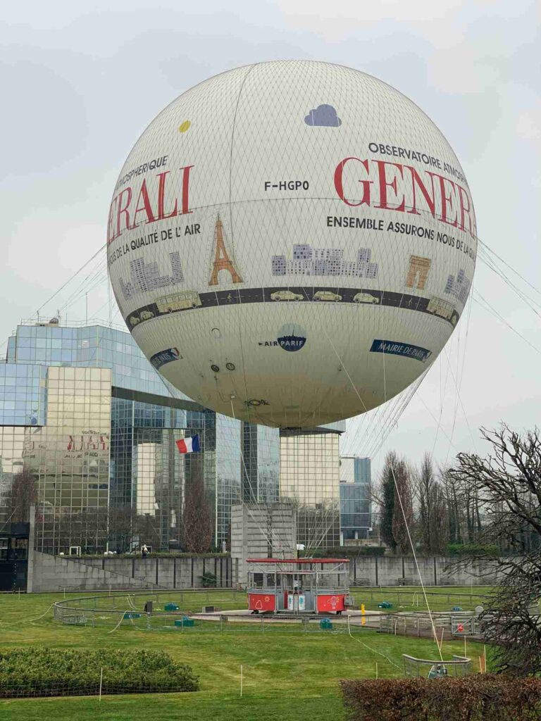 Hot-Air_Balloon_in_the_Parc_André_Citroën