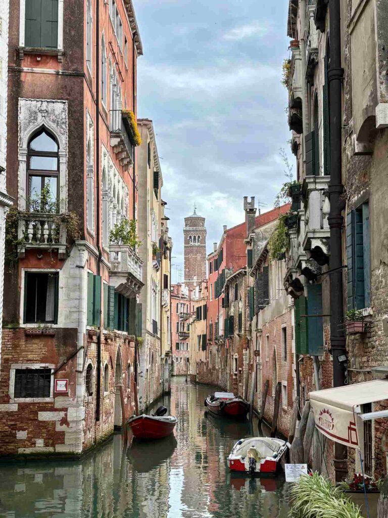 canal-venice with kids-the knowledge nuggets