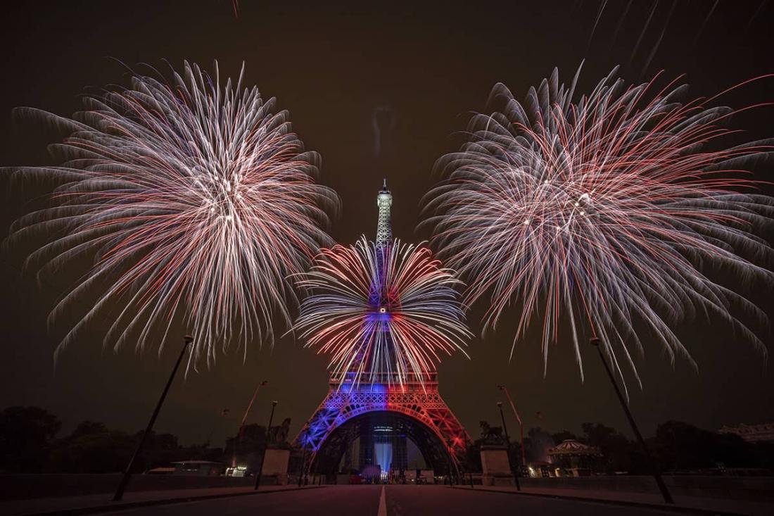 eiffel tower fireworks
