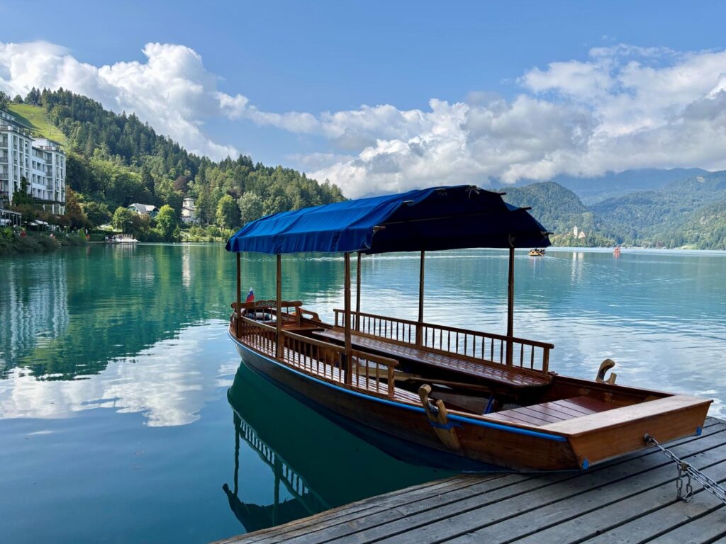 lake bled with kids_pletna boat_the knowledge nuggets