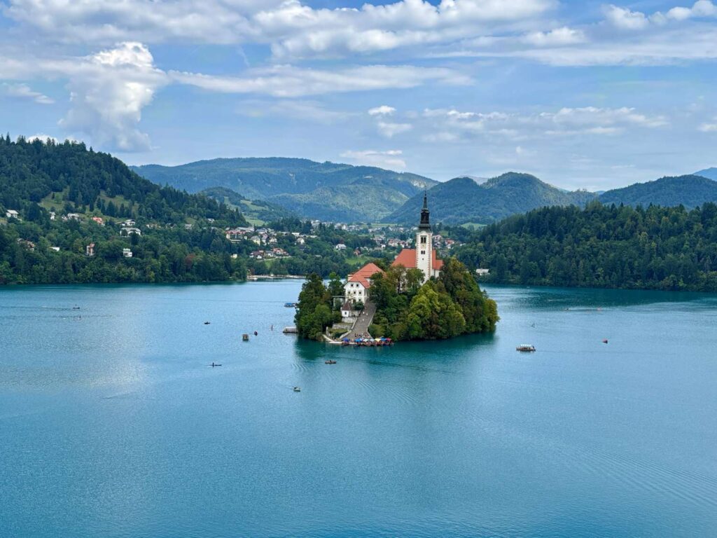 lake bled with kids_viewpoint2_the knowledge nuggets