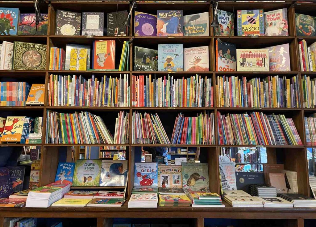 bookstores in paris-red wheelbarrow-the knowledge nuggets