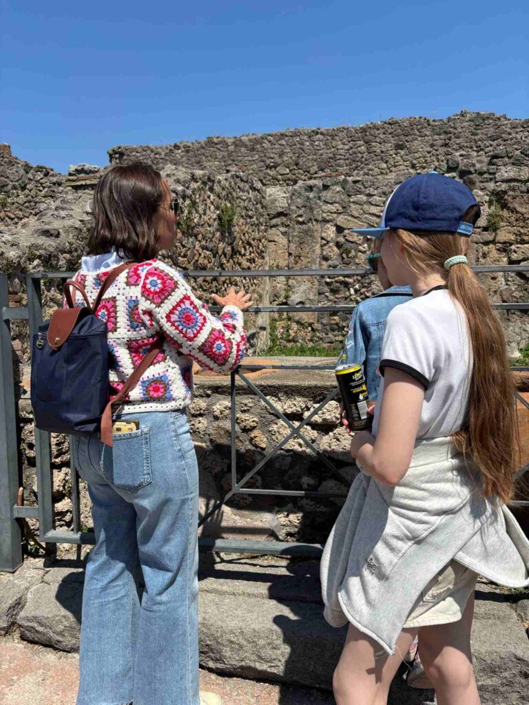pompeii with kids-guide-the knowledge nuggets