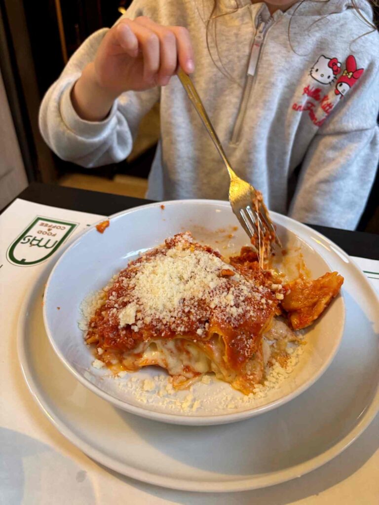 rome with kids-pasta-theknoweldgenuggets
