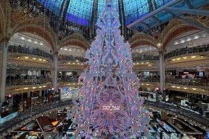 christmas in paris with kids_galeries lafayette_the knowledge nuggets